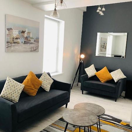 Spacious And Bright Town Centre Apartment Ballycastle Bagian luar foto