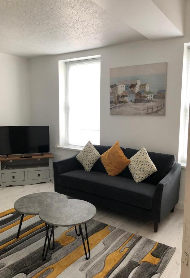 Spacious And Bright Town Centre Apartment Ballycastle Bagian luar foto