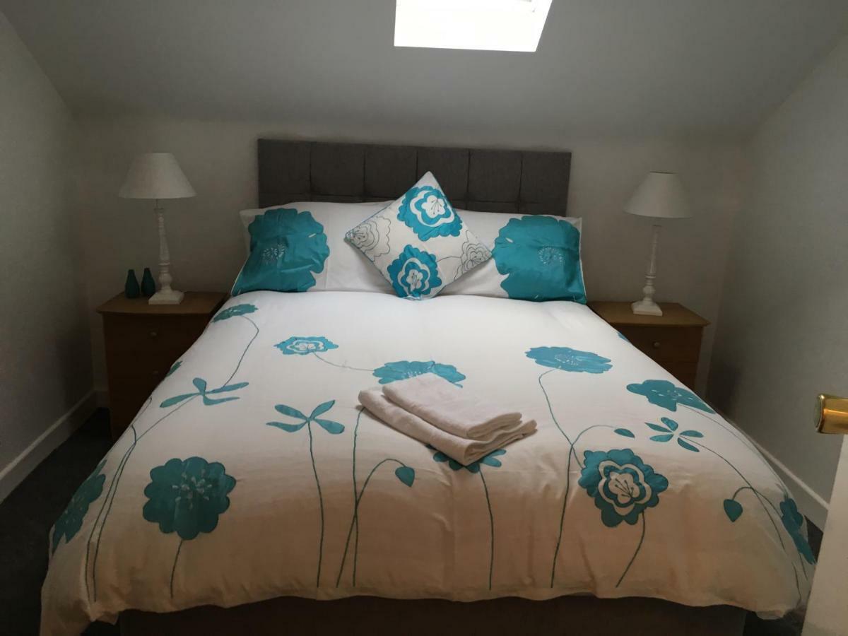 Spacious And Bright Town Centre Apartment Ballycastle Bagian luar foto